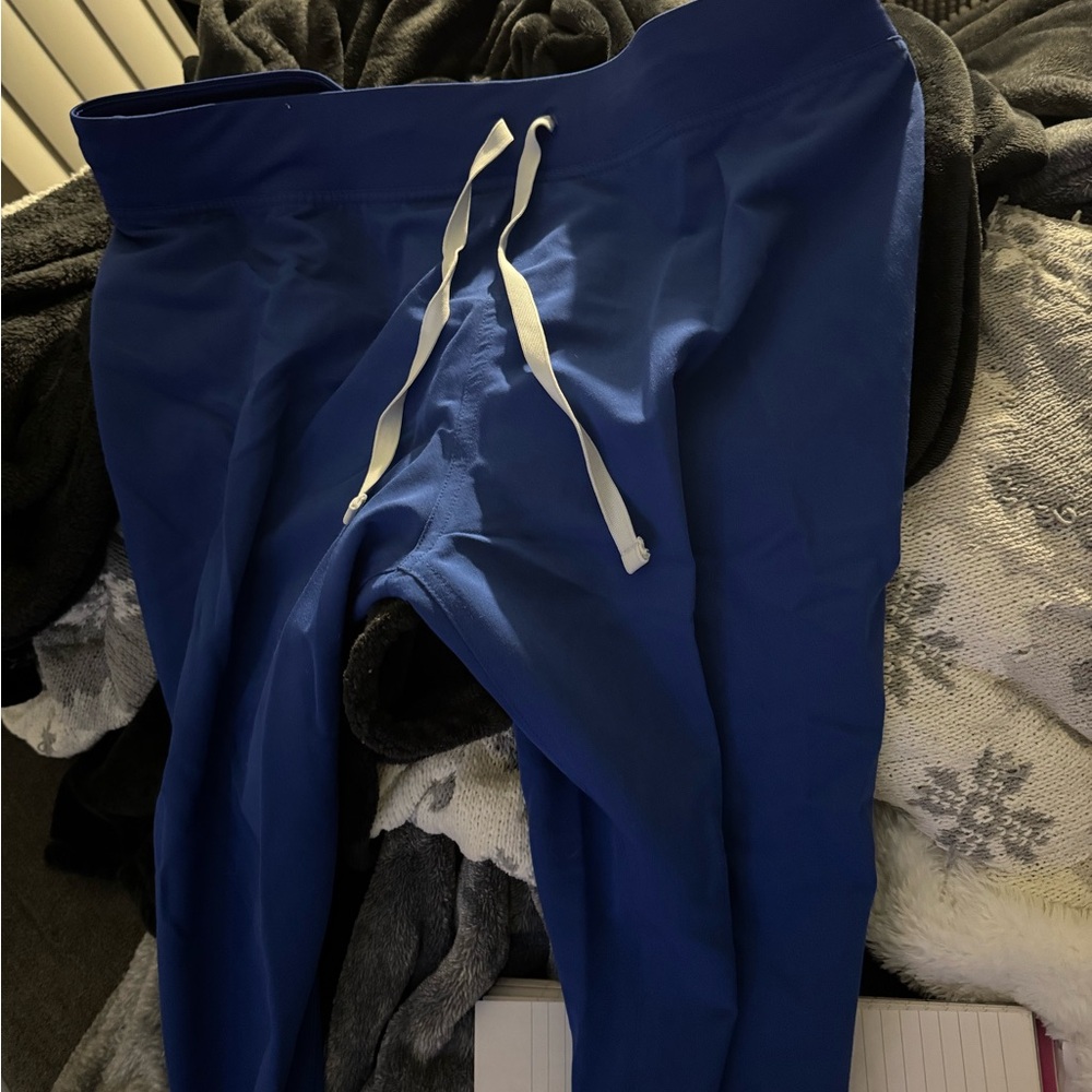 Livingston Basic Scrub Pants Figs Winning Blue